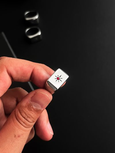 انگشتر سوپرانو ، راکفلر سنگ یاقوت قرمز
