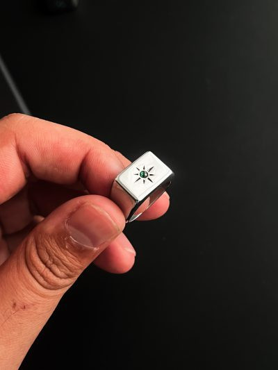انگشتر سوپرانو ، راکفلر سنگ زمرد سبز